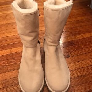 NWOT ugg boots women size 9!